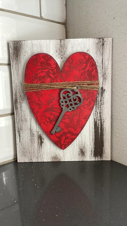 Heart with Key Leaner